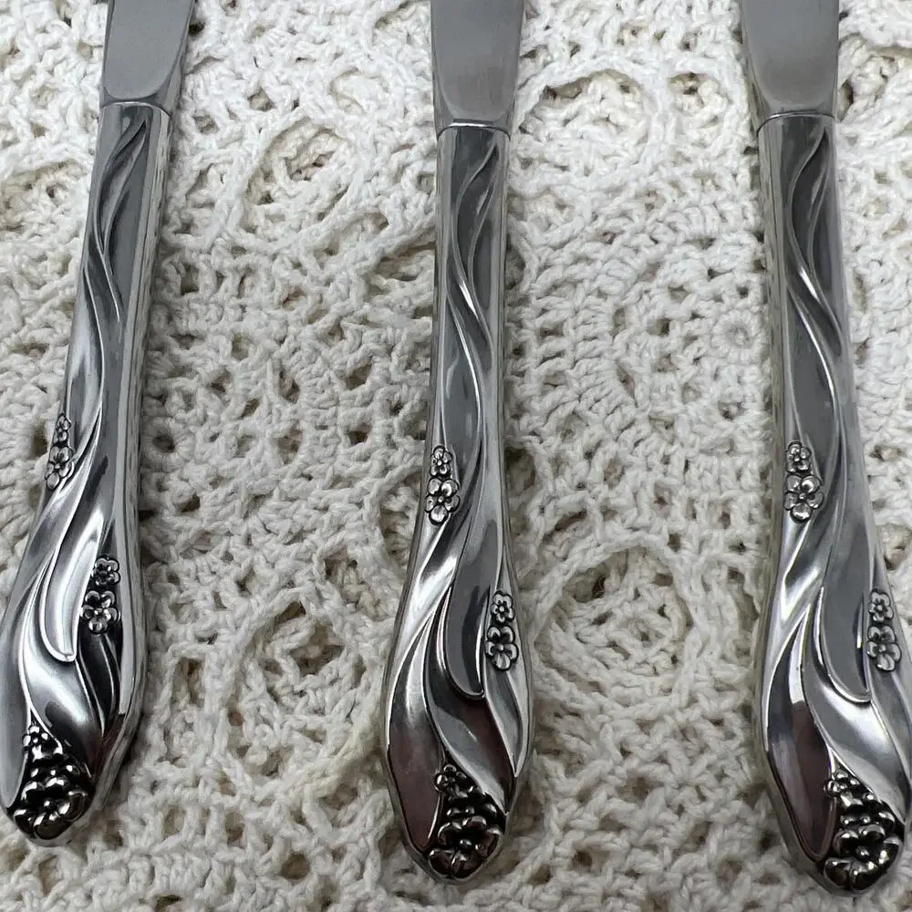 Oneida Lorilei Dinner Knives - Lot of 3 -‎ Stainless Steel Floral Pattern
